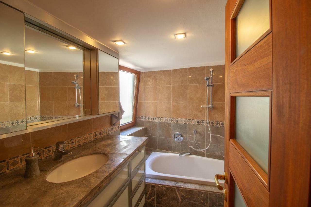 Art Apartment in Mamila Jeruzalem Buitenkant foto